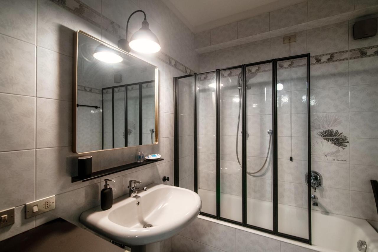 Home N 5 By Quokka 360 - Vintage-Soul Flat On Como Cathedral Bagian luar foto