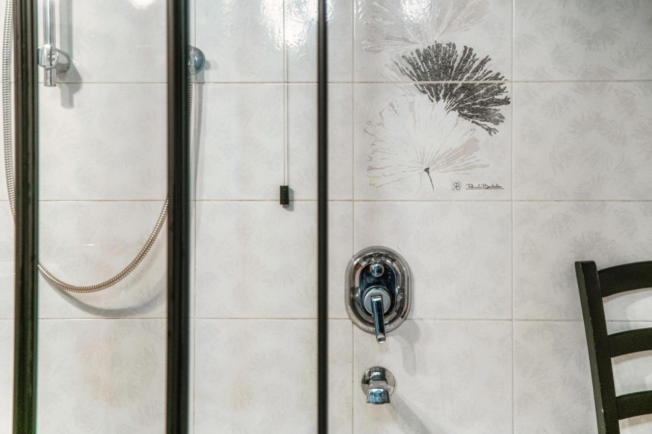 Home N 5 By Quokka 360 - Vintage-Soul Flat On Como Cathedral Bagian luar foto